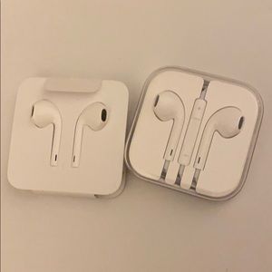 Apple earphone with wires